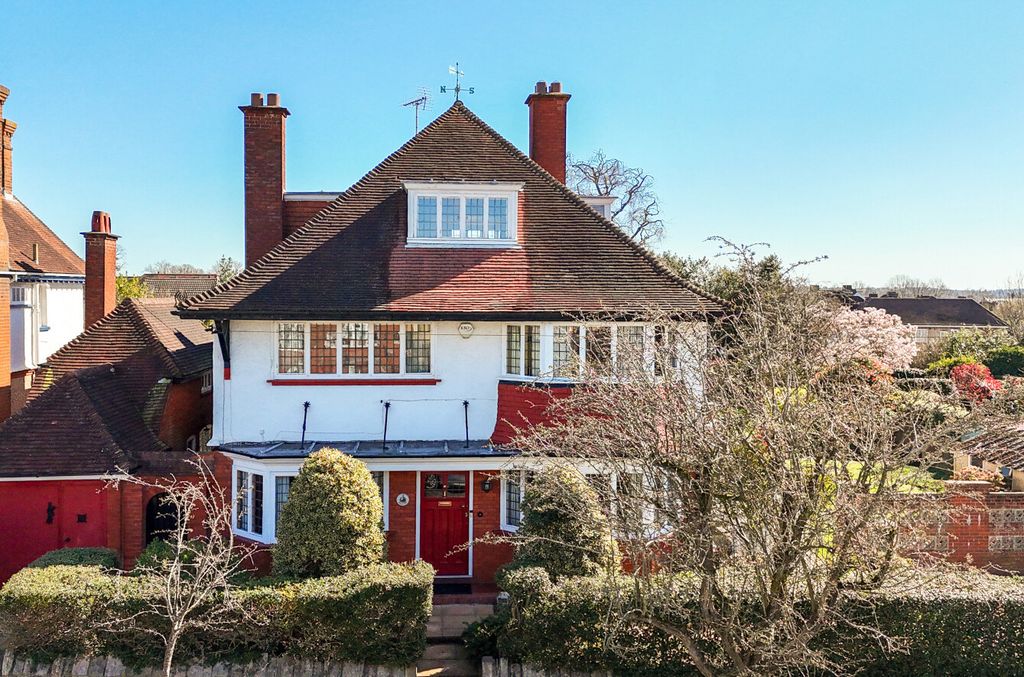 5 bed detached house for saleHighfield Avenue, Aldershot, Hampshire GU11