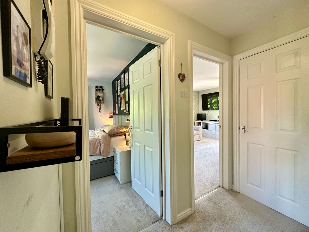 Additional image 7 of 2 bed flat for saleBramble Tye, Noak Bridge SS15