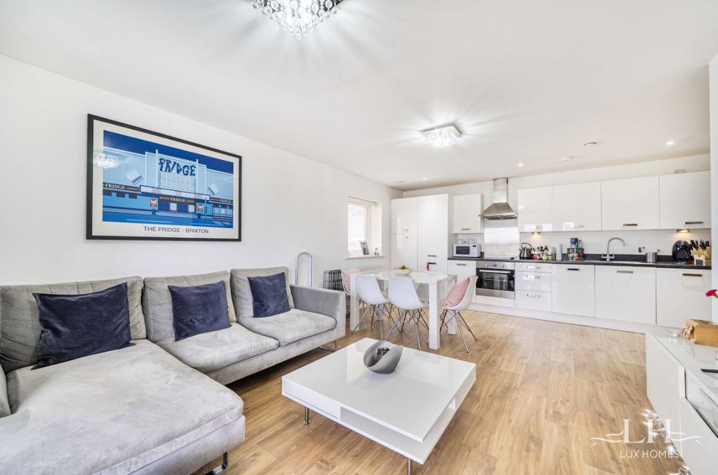 Additional image 5 of 2 bed flat for saleRiverwood Court, Hornchurch RM11