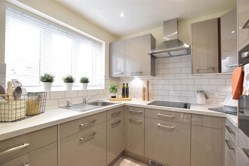 Additional image 2 of 1 bed flat for saleLeatherhead Road, Headley Lodge Leatherhead Road KT21