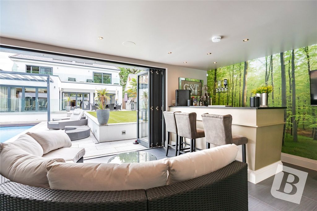 Additional image 44 of 5 bed detached house for saleNelmes Road, Emerson Park RM11