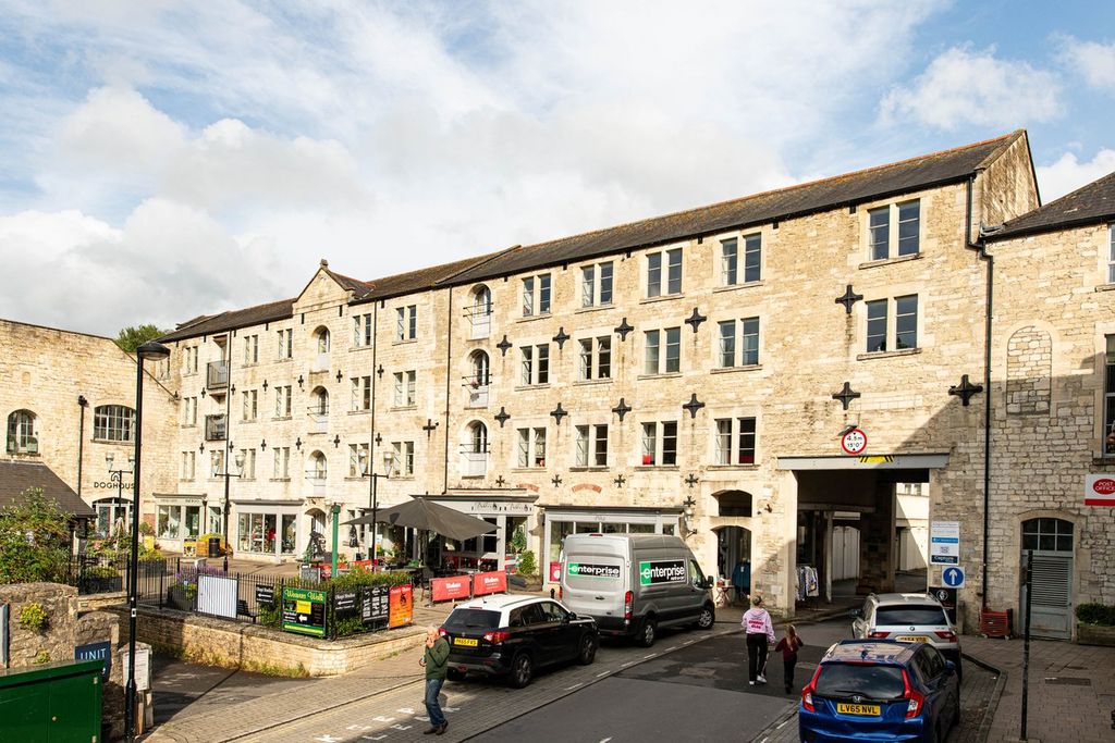 2 bed flat for saleLamb Yard, Bradford-On-Avon BA15