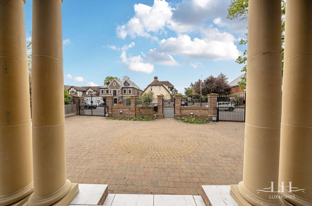 Additional image 41 of 4 bed detached house for saleNelmes Road, Emerson Park RM11