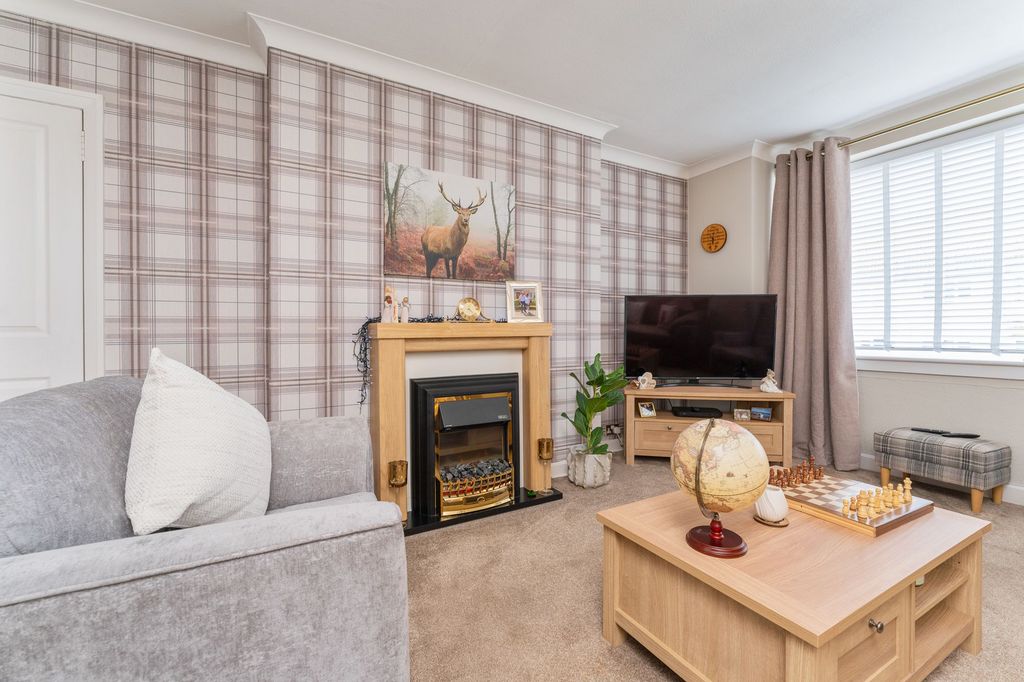Additional image 3 of 2 bed flat for saleMackenzie Drive, Kilbarchan PA10