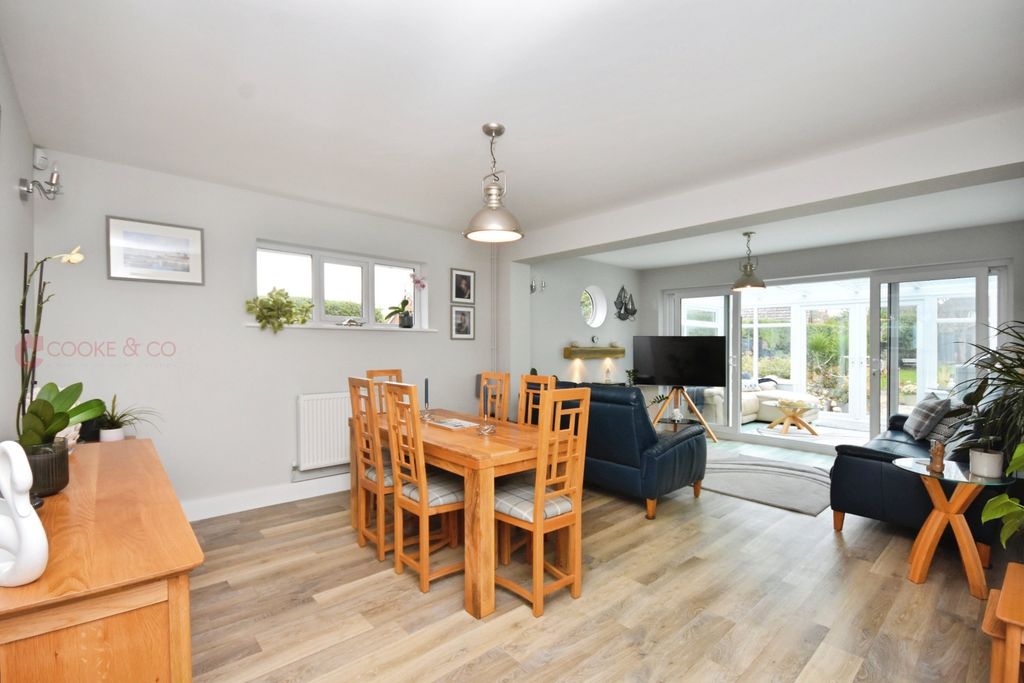 Additional image 18 of 4 bed detached bungalow for saleKingsgate Avenue, Broadstairs, Kent CT10