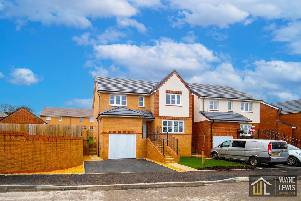4 bed detached house for saleDe Clare Gardens, Caerphilly, Mid Glamorgan CF83