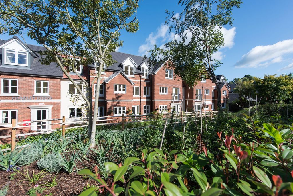 Additional image 8 of 1 bed flat for saleLeatherhead Road, Headley Lodge Leatherhead Road KT21