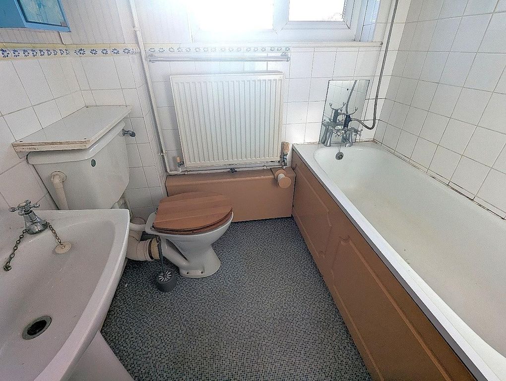 Additional image 4 of 1 bed flat for saleJeals Lane, Sandown PO36