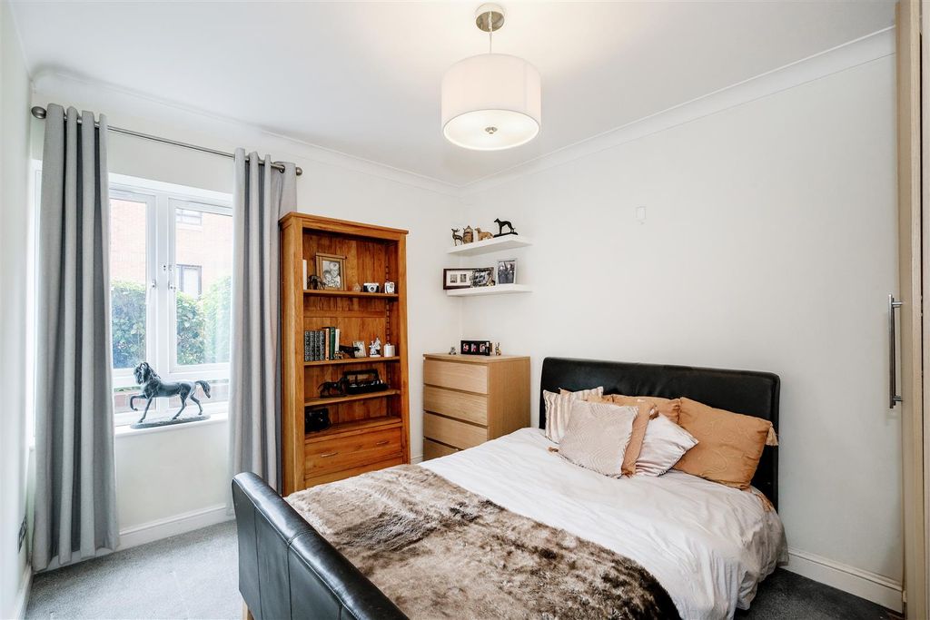 Additional image 18 of 2 bed flat for saleEpping New Road, Buckhurst Hill IG9