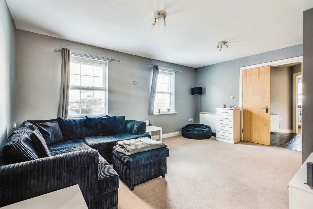 Additional image 4 of 2 bed flat for saleFlax Crescent, Carterton OX18