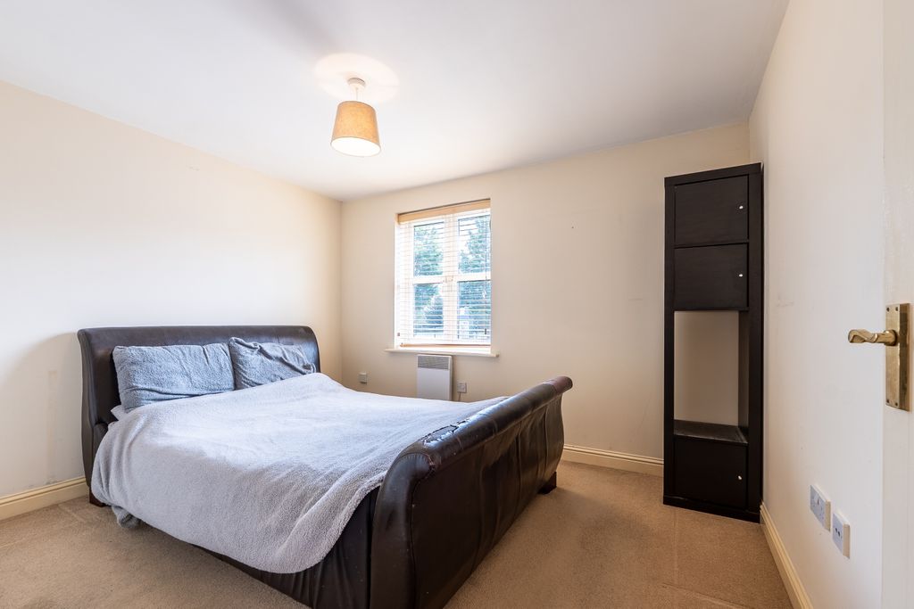 Additional image 3 of 2 bed flat for saleHeyford House, 65 Trefoil Way, Carterton, Oxfordshire OX18