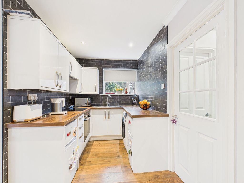 2 bed flat for saleDeans Close, Whickham NE16
