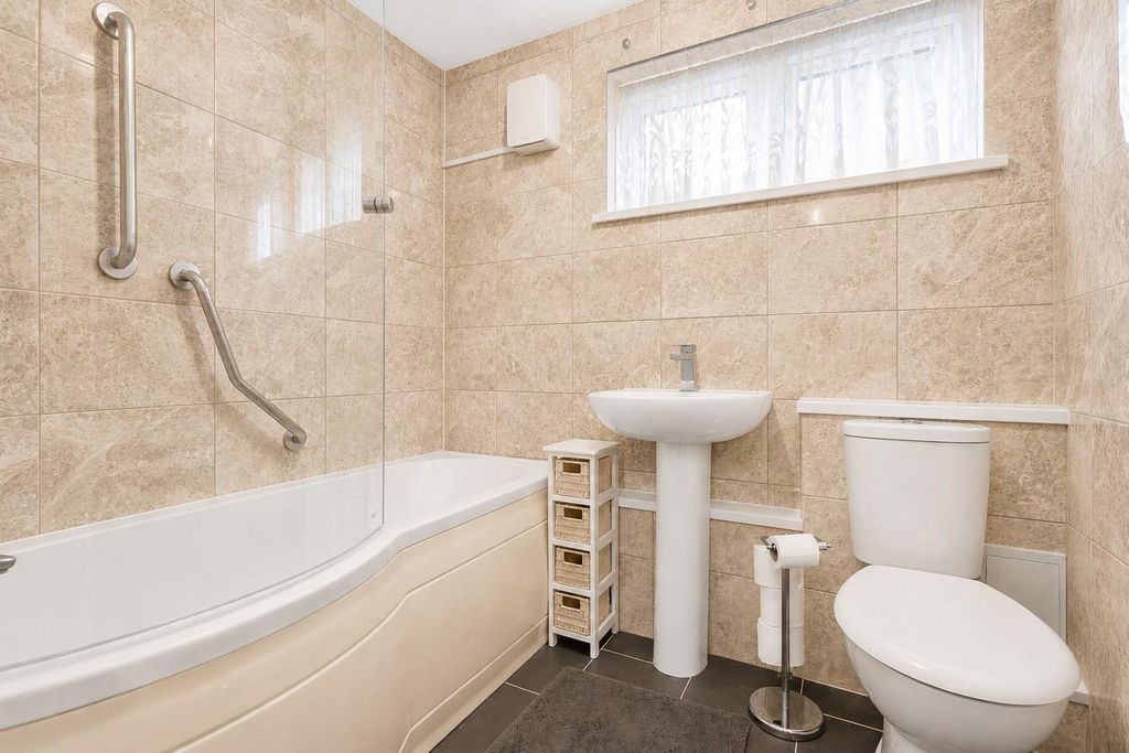 Additional image 11 of 2 bed flat for saleMulberry Close, Broxbourne EN10
