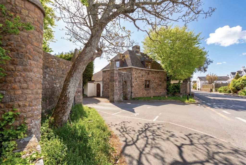 4 bed detached house for saleThe Gatehouse, St Brelade JE3
