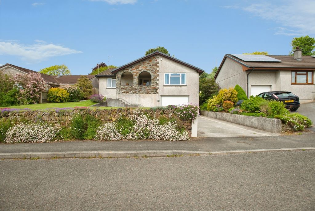 5 bed bungalow for saleAbbots Close, Bodmin, Cornwall PL31