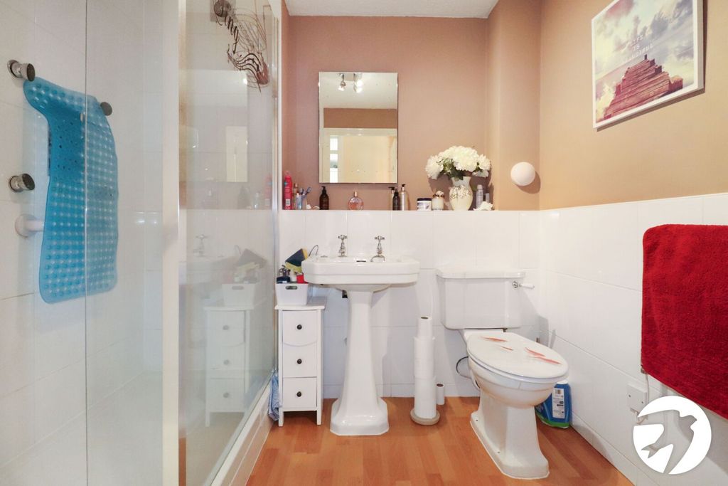 Additional image 8 of 2 bed flat for saleErith Road, Belvedere DA17