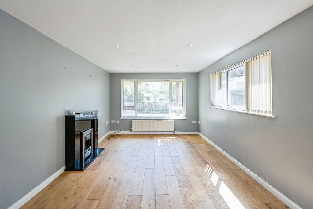 4 bed detached house for saleSea Way, Bognor Regis PO22 photo 3