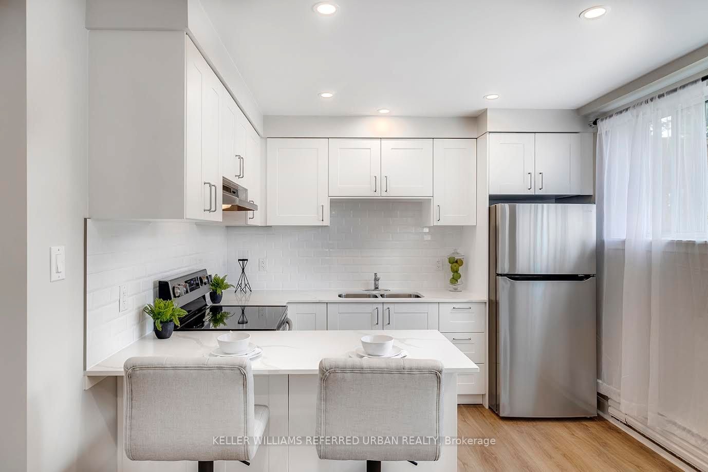 90 Portland Street, Toronto, ON, M8Y 1A7