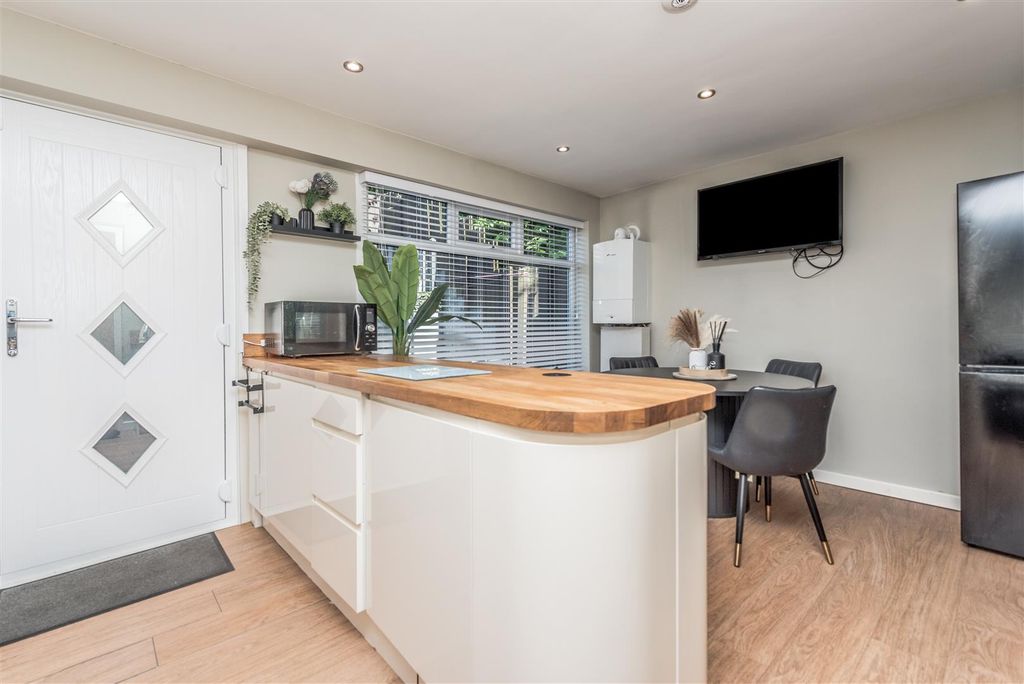 Additional image 8 of 3 bed town house for saleCliffe Park Drive, Wortley, Leeds LS12