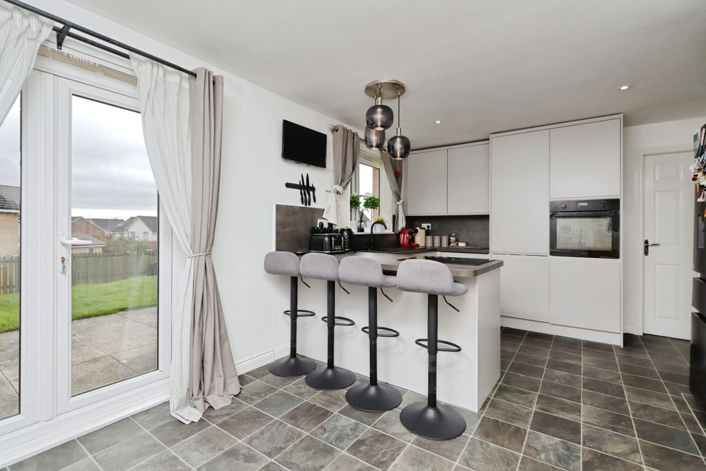 5 bed detached house for saleLinkwood Road, Airdrie ML6 photo 5