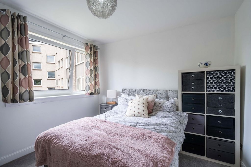 Additional image 9 of 2 bed flat for sale11 Barnton Court, Barnton, Edinburgh EH4