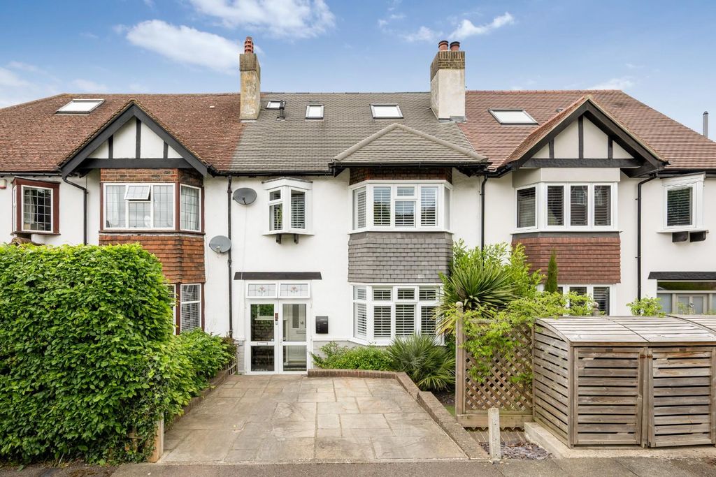 4 bed property for saleSandersfield Road, Banstead SM7