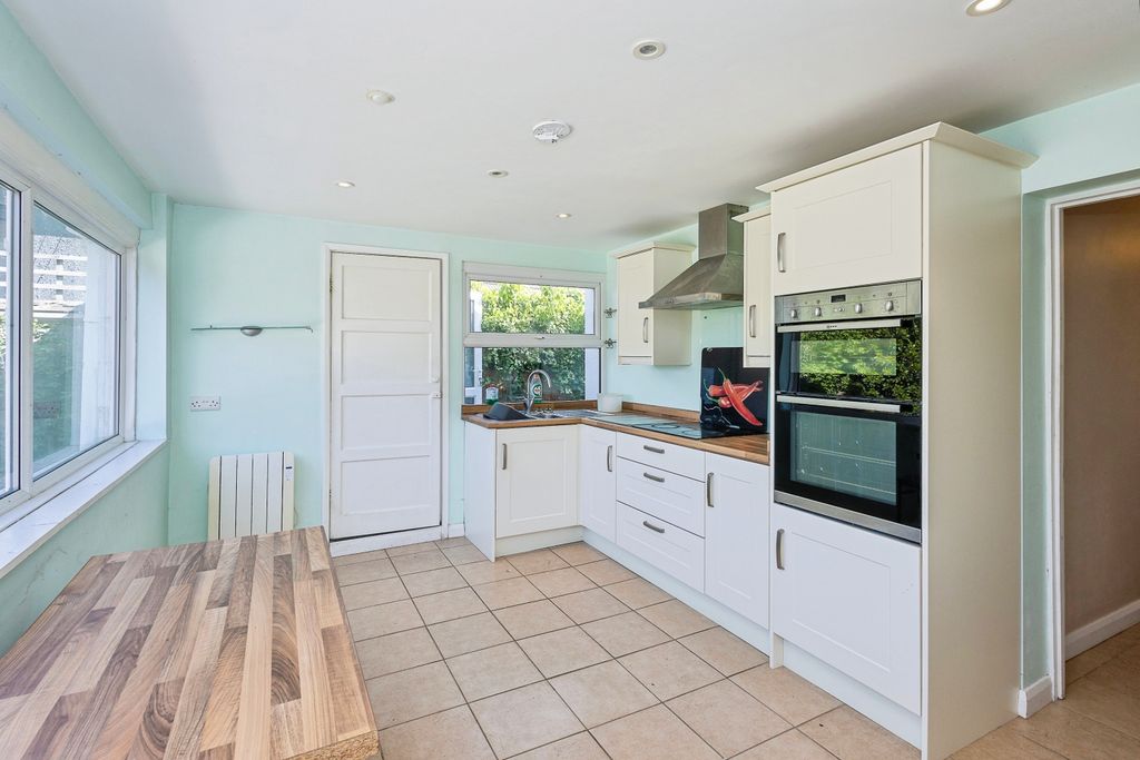 4 bed detached house for saleSea Way, Bognor Regis PO22 photo 2