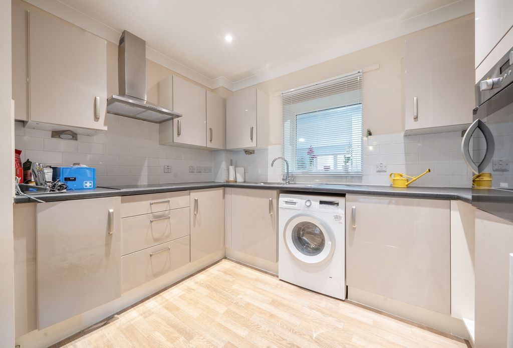 Additional image 3 of 2 bed flat for saleFernleigh, Buttercross Lane, Witney, Oxfordshire OX28