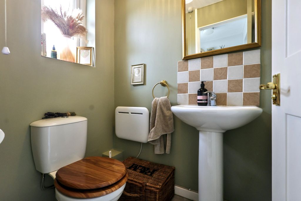 Additional image 10 of 3 bed link detached house for sale23 Calais Dene, Bampton OX18