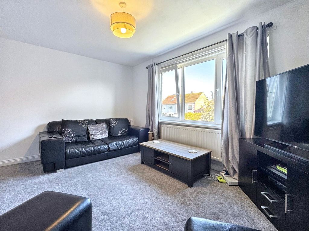 2 bed flat for saleCrieff Grove, Jarrow NE32 photo 5