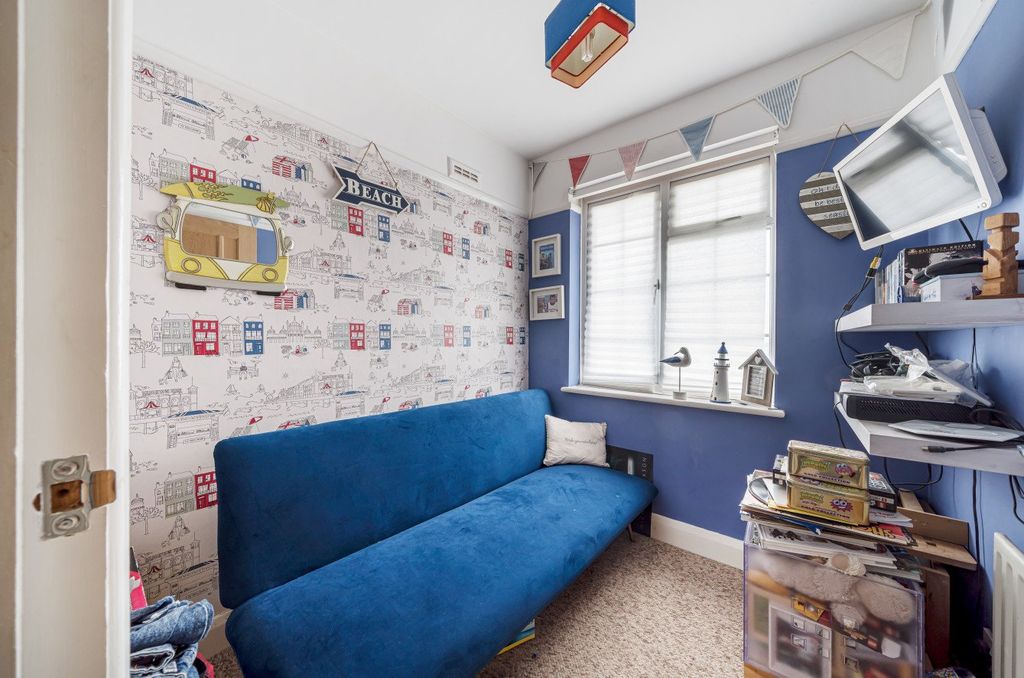 Additional image 15 of 4 bed semi-detached house for saleConstance Crescent, Hayes, Kent BR2
