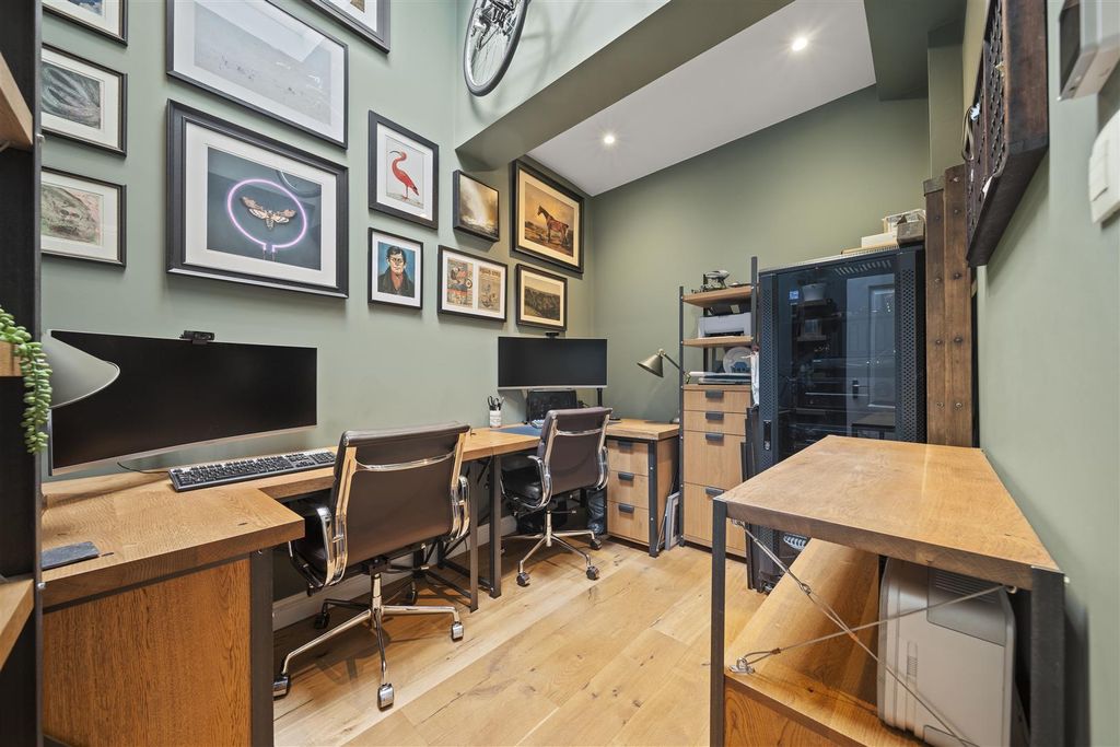 Additional image 11 of 4 bed semi-detached house for saleManor House Gardens, Abbots Langley WD5