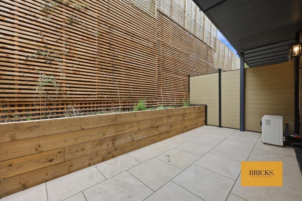 Additional image 13 of 1 bed flat for saleBuckhurst Mews, Queens Road, Buckhurst Hill IG9