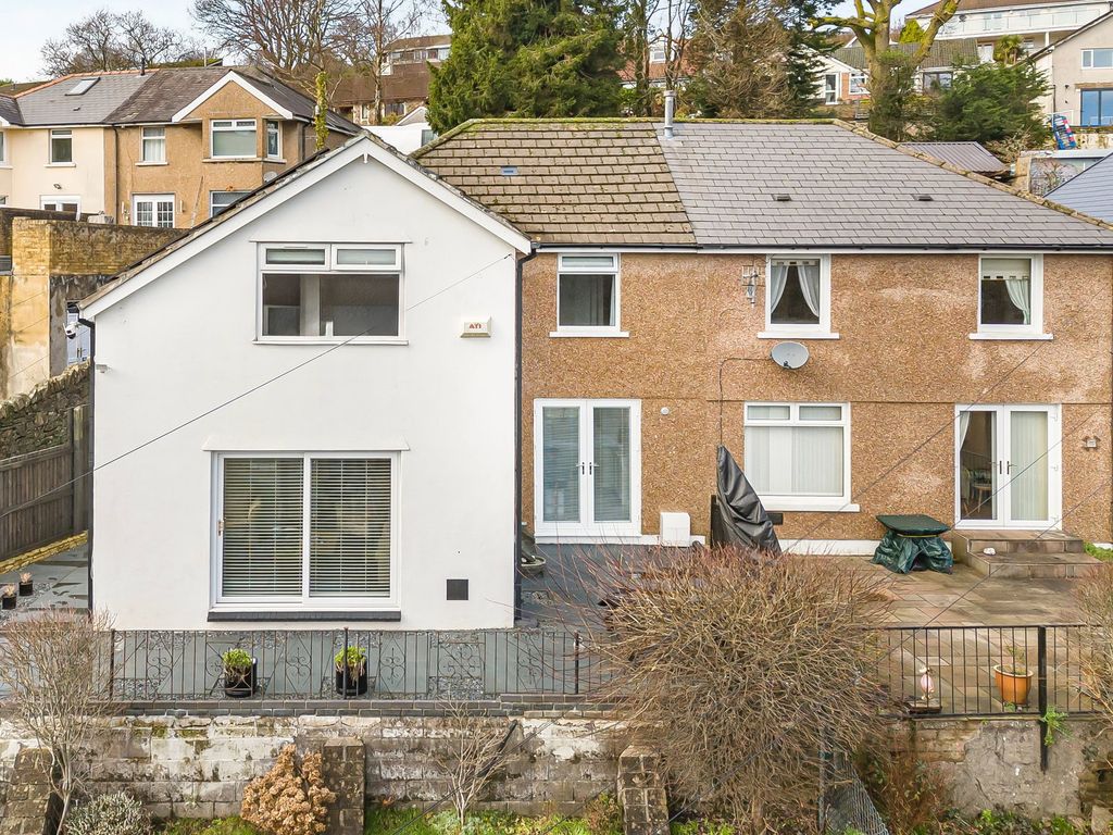 3 bed semi-detached house for saleWindsor Place, Abertridwr CF83