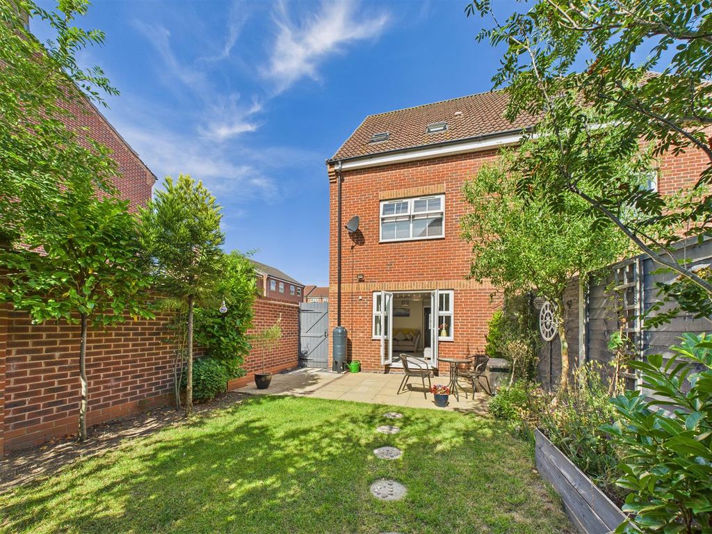 Additional image 13 of 4 bed semi-detached house for saleSandringham Road, Brough HU15
