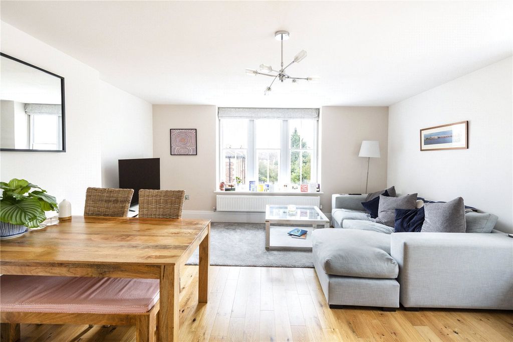 2 bed flat for saleOakfield Road, Clifton, Bristol BS8