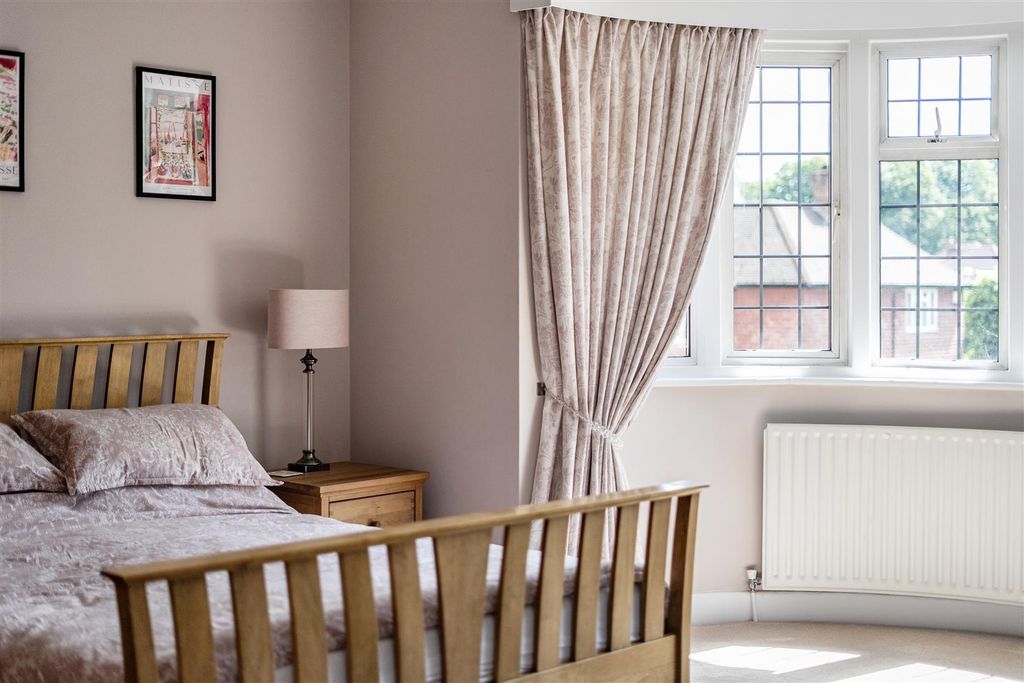 Additional image 13 of 3 bed flat for saleWinkworth Place, Banstead SM7
