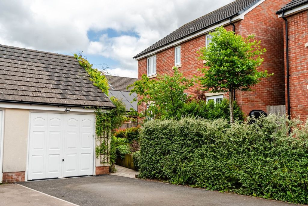 4 bed detached house for saleMametz Grove, Gilwern, Abergavenny NP7