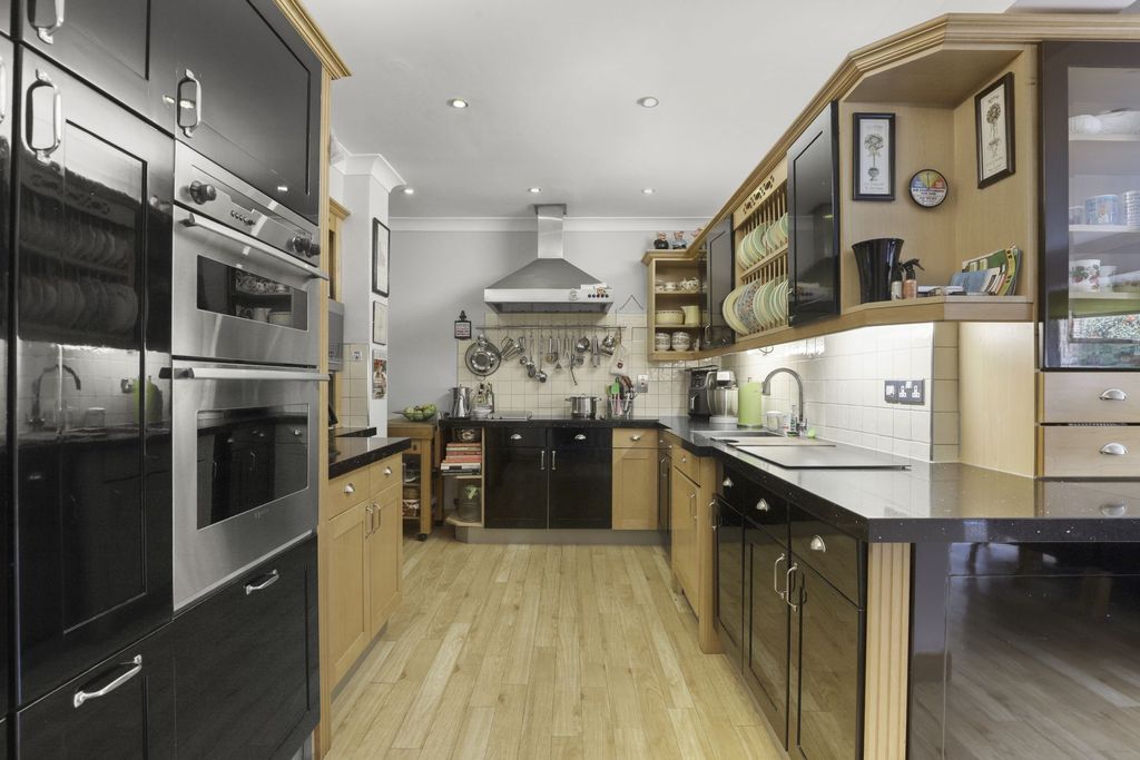 Additional image 4 of 4 bed link detached house for saleWestbury Lane, Buckhurst Hill IG9