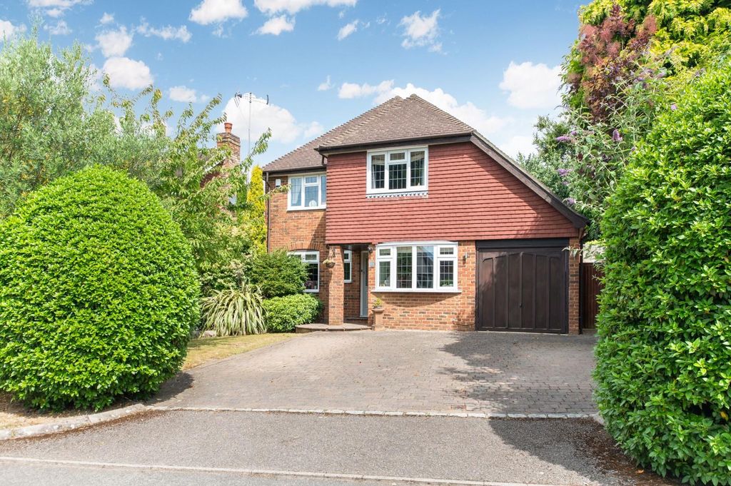 4 bed detached house for saleWalnut Grove, Banstead SM7