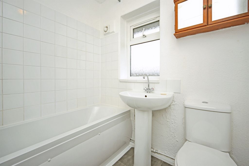 Additional image 11 of 2 bed maisonette for saleWest Green Drive, Stratford-Upon-Avon CV37