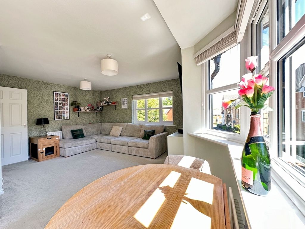 Additional image 5 of 2 bed flat for saleBramble Tye, Noak Bridge SS15