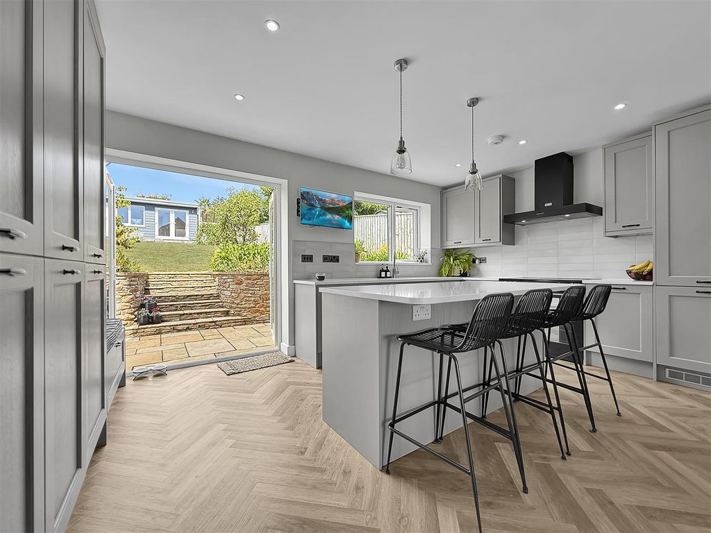 4 bed detached house for saleNorthfields Lane, Brixham TQ5 photo 4