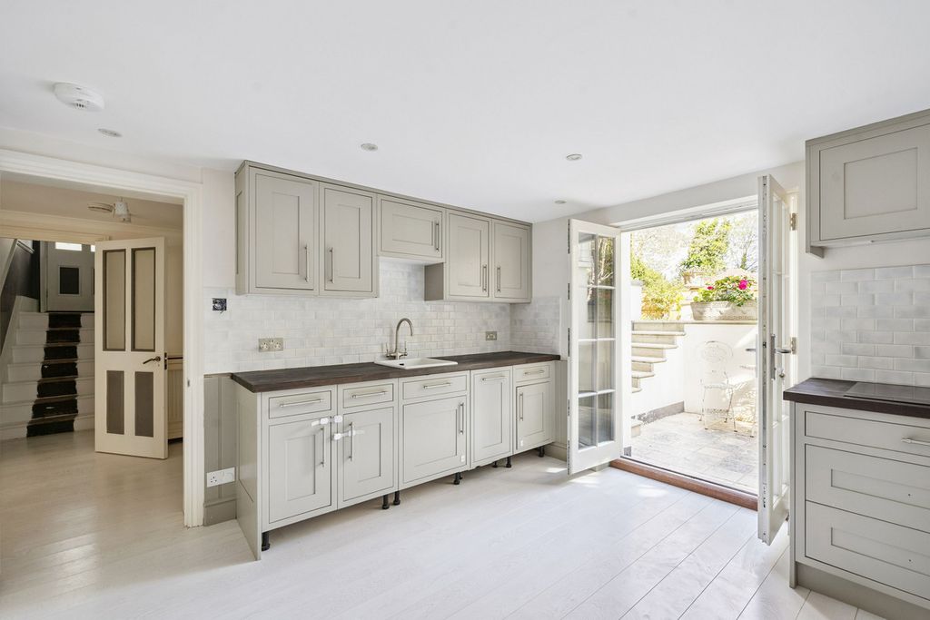 Additional image 13 of 6 bed detached house for saleChurchfields, Broxbourne EN10