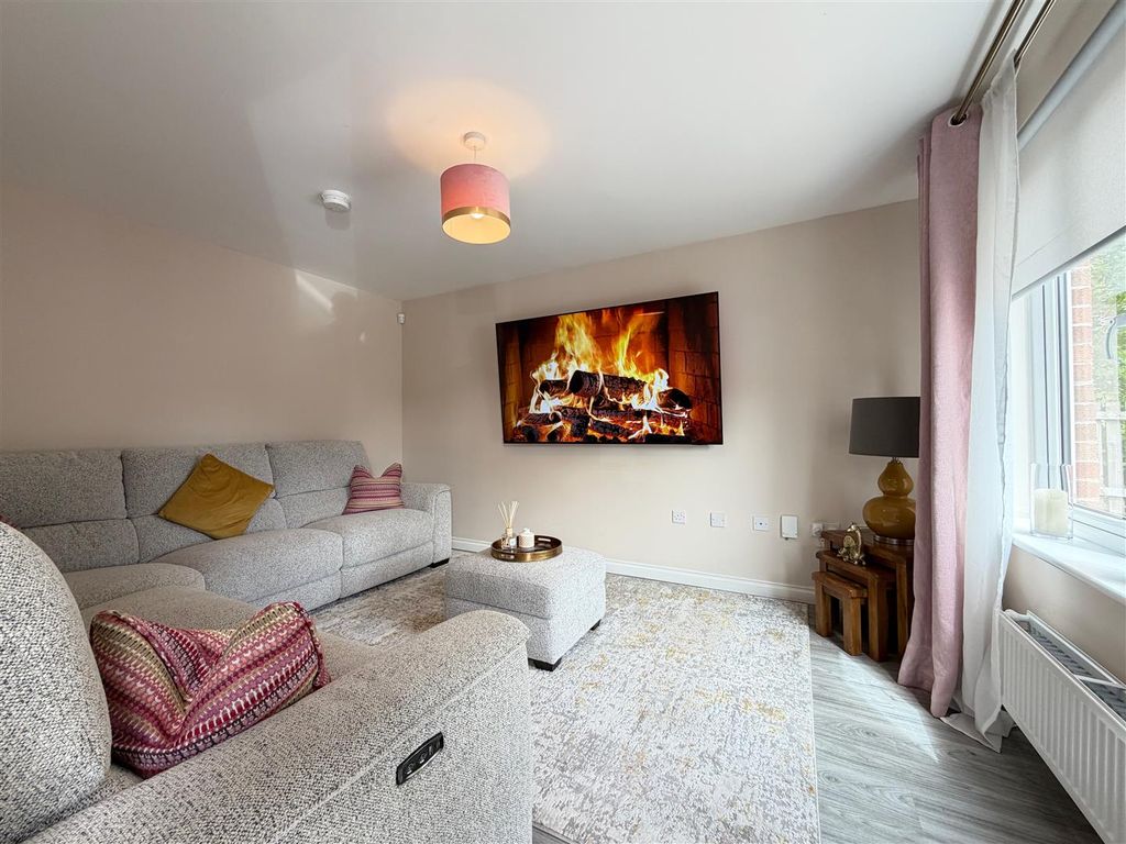 3 bed semi-detached house for saleUnion Way, Uddingston, Glasgow G71 photo 3