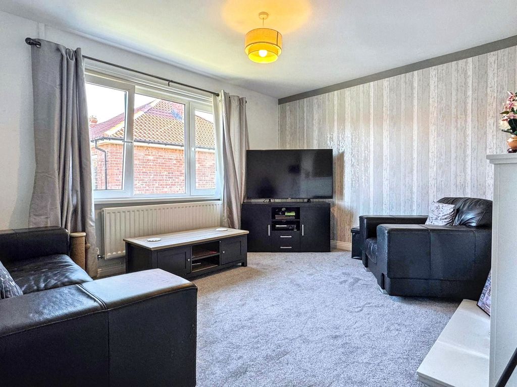 2 bed flat for saleCrieff Grove, Jarrow NE32 photo 2