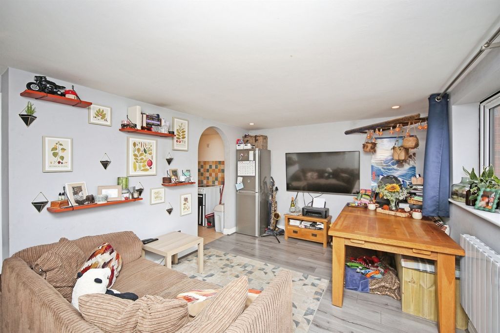 Additional image 3 of 1 bed flat for saleHigh Street, Bidford-On-Avon, Alcester B50