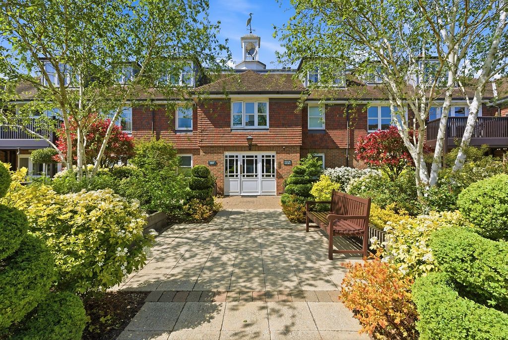 2 bed flat for saleSt. Marys Court, Beaconsfield, Buckinghamshire HP9