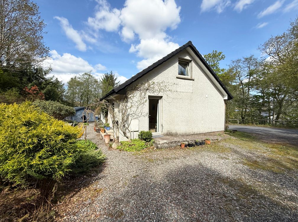 3 bed cottage for saleAcharacle PH36 photo 4