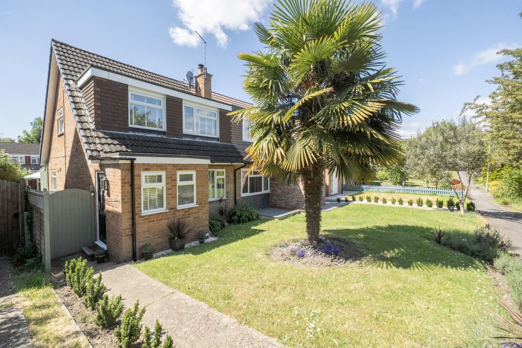 3 bed semi-detached house for saleBagshot, Surrey GU19